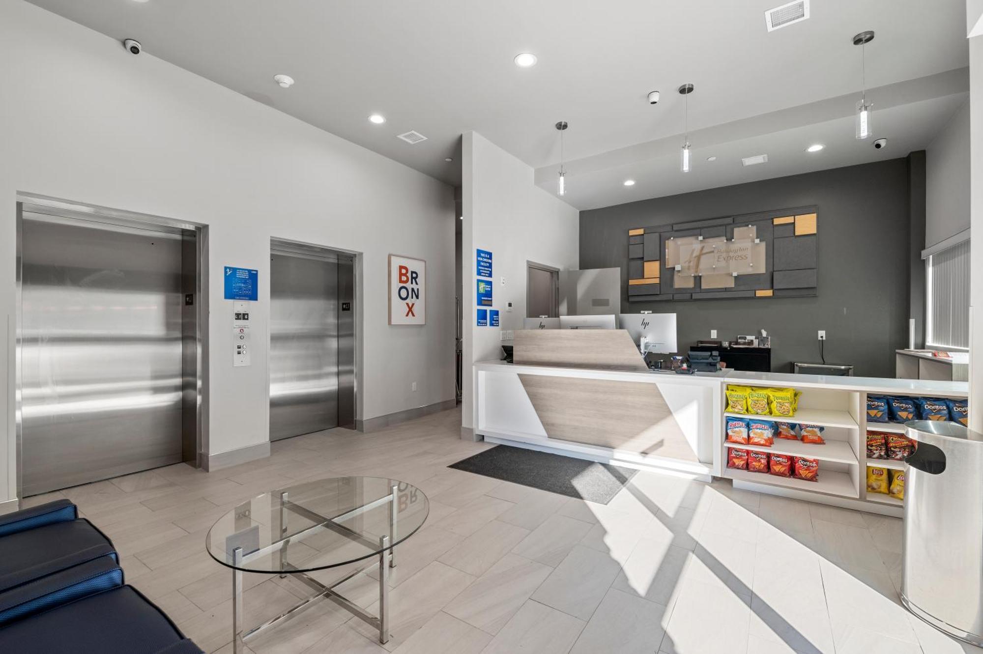 Holiday Inn Express & Suites New York Eksteriør billede