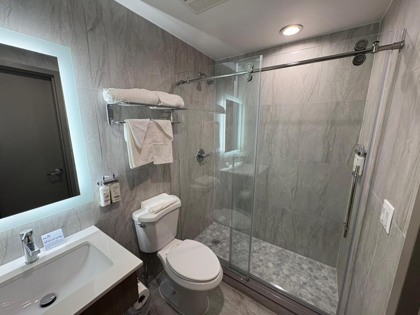 Holiday Inn Express & Suites New York Eksteriør billede