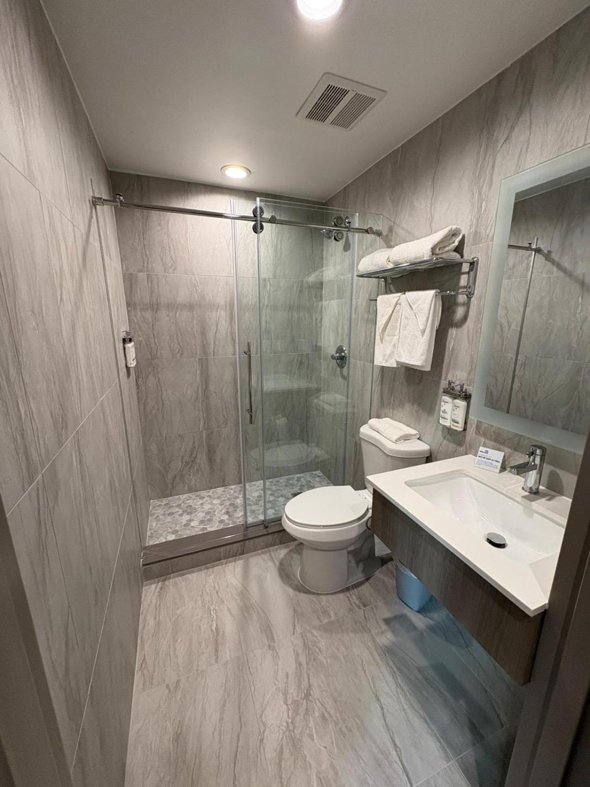 Holiday Inn Express & Suites New York Eksteriør billede